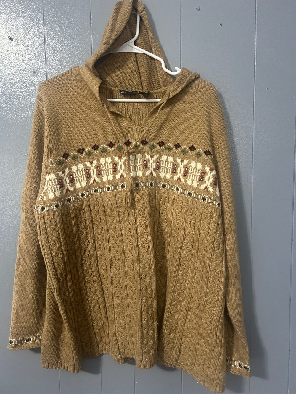 Tan Hooded V-Neck Cable Knit Sweater with Fair Isle Yoke